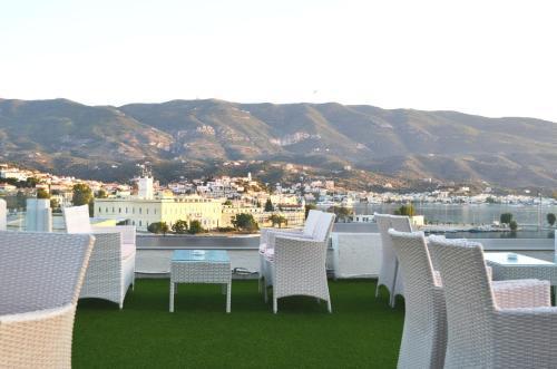 Saga Hotel Poros Town Exterior photo